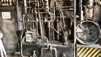 incrediblyomelia Busty couch in stockings pulls pussy