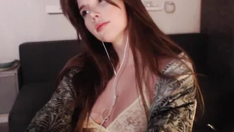 momiamhere Naughty prostitute caresses beautiful tits