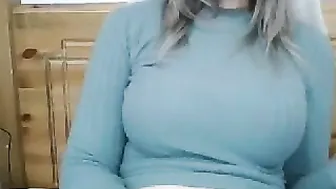 flirtyfran Nude cutie shows juicy charms