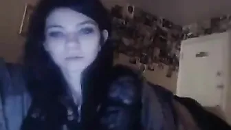 echo4242 Attractive bitch fucks sex toy
