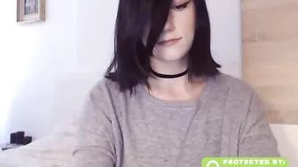 alycetn Lustful bitch fucks her pussy with a phallus