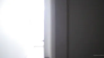 livstixs manyvids onlyfans hot chick fucks shaved pussy