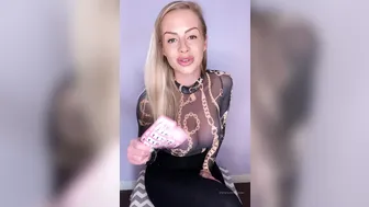 brooke lea manyvids onlyfans teasing his gap with her middle finger