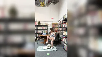 indicaflower manyvids onlyfans busty blonde hot jerks off her cunt