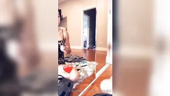 rocketkylie manyvids onlyfans young mischievous woman shows her boobs