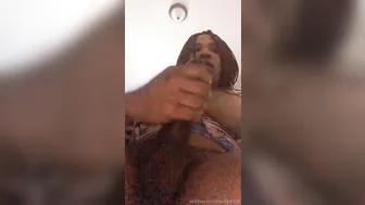 lisastayhard manyvids onlyfans smiling girl