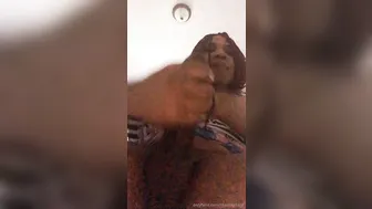 lisastayhard manyvids onlyfans smiling girl