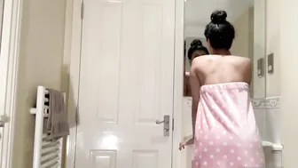 denimonthesidewalk manyvids onlyfans hot lady squeezes tits in the kitchen