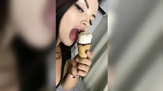 reneegracie manyvids onlyfans amazing female caresses shaved pussy