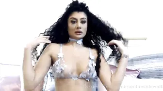 denimonthesidewalk manyvids onlyfans experienced woman paws lips sex