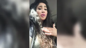 beinazirfree manyvids onlyfans put two fingers into her anus