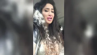 beinazirfree manyvids onlyfans put two fingers into her anus