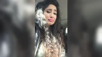 beinazirfree manyvids onlyfans put two fingers into her anus