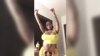 creamyexotica  manyvids onlyfans Dark-haired chick