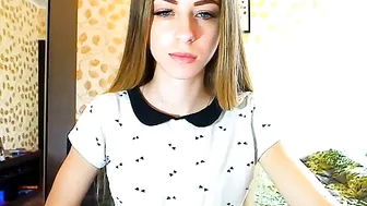 babydina18 Gorgeous chick licks phallus and pulls pussy