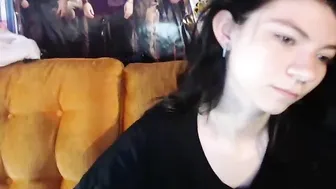 echo4242 Beauty fucks herself in front of the webcam
