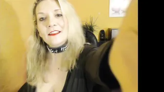 sandybigboobs Busty bitch jerks pussy with phallus