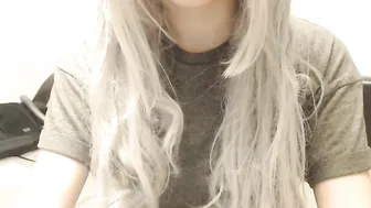 lil_meilin sweet babe gets an orgasm