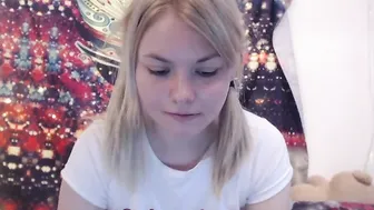 sweetkises18 Appetizing bitch gently masturbates cunt