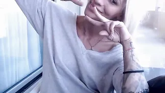 laddyk Shy woman swallows rubber penis