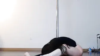 io_veil Busty chick jerks off her phallus