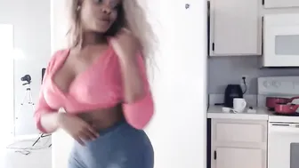 primadonnaxxx Naughty bitch gently jerks her pussy