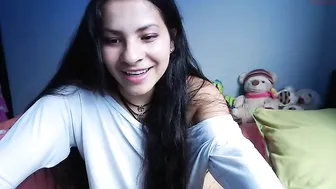 sarach Teen curvy fingers pussy