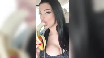 Aletta manyvids onlyfans big breasted female - pussy fingers