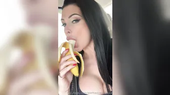 Aletta manyvids onlyfans big breasted female - pussy fingers