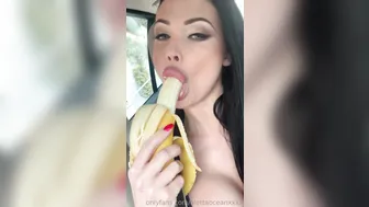 Aletta manyvids onlyfans big breasted female - pussy fingers
