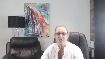 sexymatureaussielady manyvids onlyfans lustful skin jerks off shaved cunt