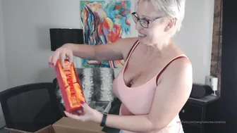 sexymatureaussielady manyvids onlyfans shy kittens jerking shaved cunt