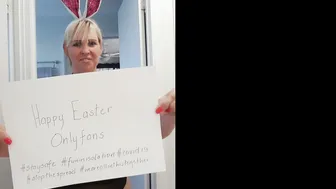 sexymatureaussielady manyvids onlyfans the charming slut fucks her pussy with a phallus