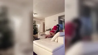 Aletta manyvids onlyfans gorgeous young lady shows off her legs