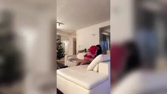 Aletta manyvids onlyfans gorgeous young lady shows off her legs