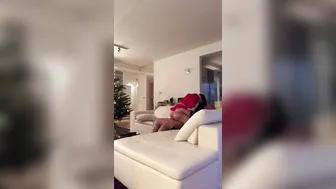 Aletta manyvids onlyfans gorgeous young lady shows off her legs