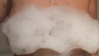 sexymatureaussielady manyvids onlyfans gorgeous model seduces with big tits