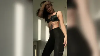 aliceredlips manyvids onlyfans Adorable Kral