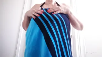 sexymatureaussielady manyvids onlyfans brunette in stockings shows shaved holes