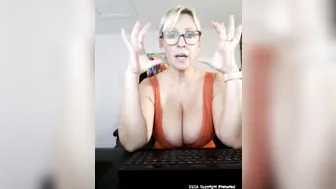 sexymatureaussielady manyvids onlyfans mature confused masturbates shaved pussy