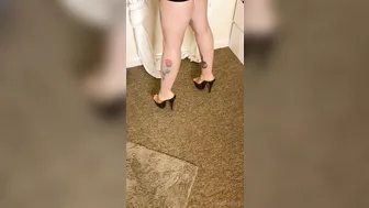 gthatass manyvids onlyfans busty mare caresses pussy