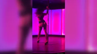 gthatass manyvids onlyfans home julia squeezes her tits