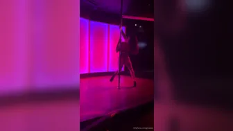 gthatass manyvids onlyfans cute  cam girl  pulls pussy