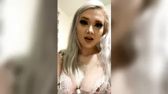 emilyright manyvids onlyfans young girl masturbates lips sex