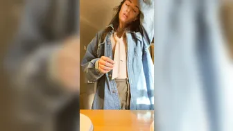 gthatass manyvids onlyfans busty chick sucks dildo