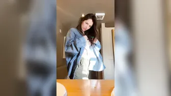 gthatass manyvids onlyfans busty chick sucks dildo