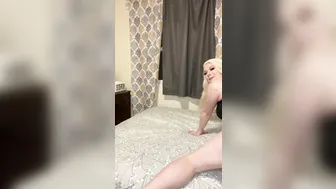 emilyright manyvids onlyfans busty babe fucks herself in her pussy