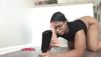 amibuexo manyvids onlyfans gorgeous babe fucks her shaved pussy