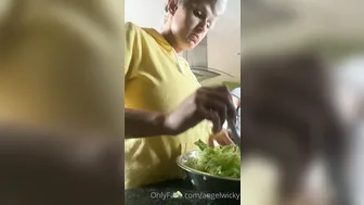 angelwicky manyvids onlyfans to the cute chick rubs her clit