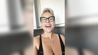 angelwicky manyvids onlyfans sexy brown hair caresses shaved holes